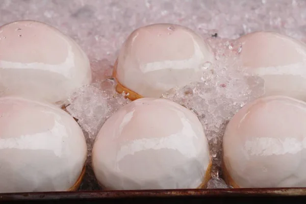 Fruta de coco es delicioso en la comida de la calle —  Fotos de Stock