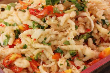 Baharatlı tavuk salatası sokak gıda lezzetli 