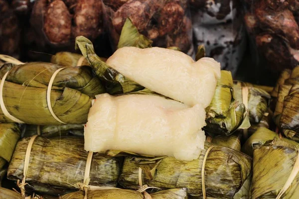 Tahmea riisi kookospähkinällä herkullinen, thai jälkiruoka — kuvapankkivalokuva