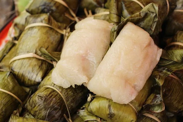 Липкий рис с кокосом вкусный, тайский десерт — стоковое фото