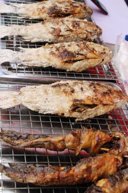 Izgara balık sokak gıda lezzetlidir