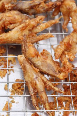 Kızarmış tavuk ayağı sokak gıda lezzetli