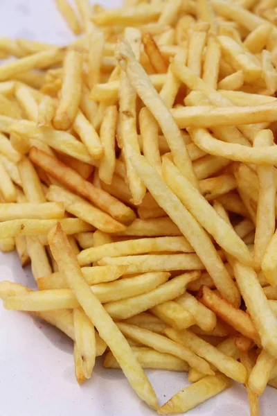 Batatas fritas é delicioso em comida de rua — Fotografia de Stock