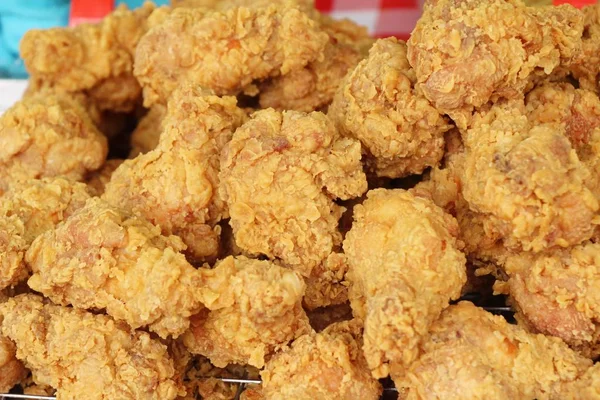 Sült csirke, utcai étel-ban ízletes — Stock Fotó