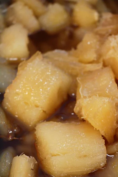 Süßkartoffeln mit Kokosmilch, thailändisches Dessert — Stockfoto