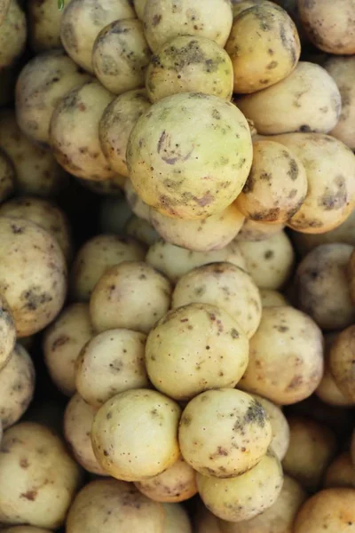 Fruits longkong est délicieux à la nourriture de rue — Photo