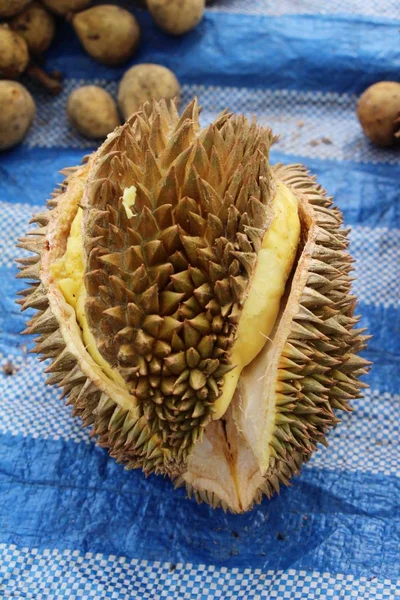 Durian fruit is delicious at street food — Stock Photo, Image