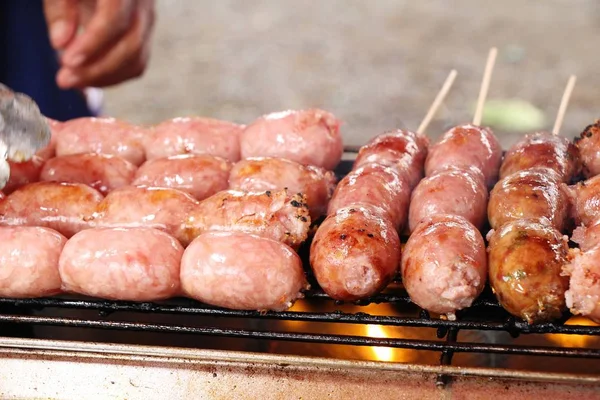 Grillwurst asiatisch lecker beim Streetfood — Stockfoto