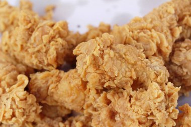 Kızarmış tavuk sokak gıda lezzetlidir