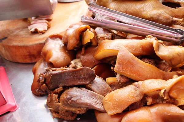 Gestoofde varkensvlees mix heerlijke in straatvoedsel — Stockfoto