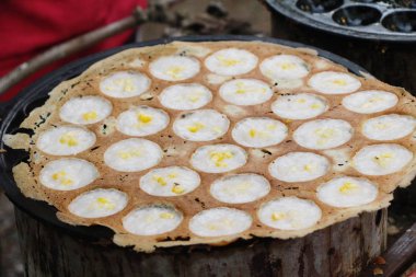 Hindistan cevizi sütü karıştırın şeker ve un, Tay tatlı