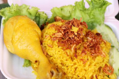 Tavuk biryani pirinç sokak gıda