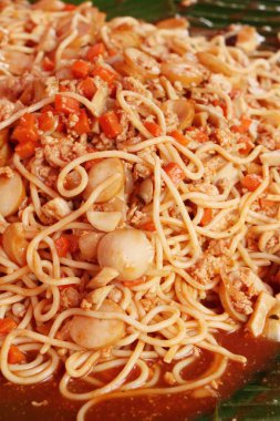 Spagetti sokak gıda lezzetli domuz eti ile