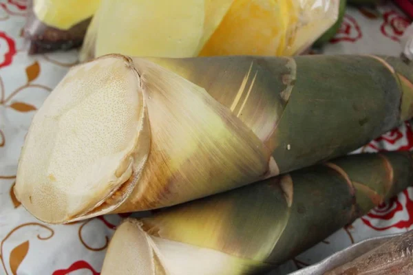 Brote de bambú dulce para cocinar en el mercado — Foto de Stock
