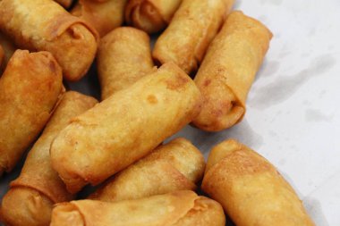 Meze yemek için geleneksel tava böreği