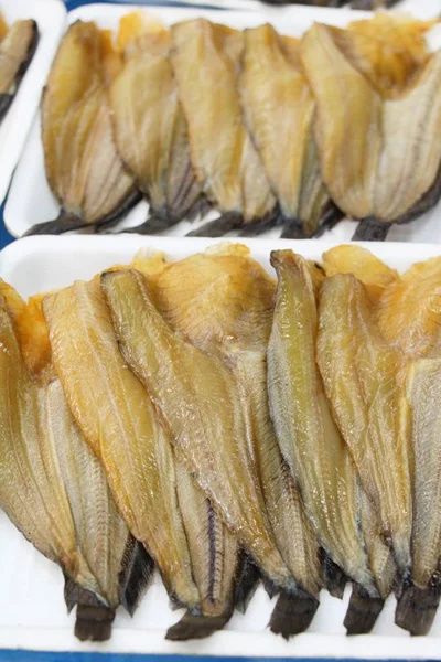Peixe seco para cozinhar em comida de rua — Fotografia de Stock