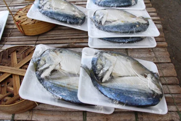 Makrelenfisch dampfte köstlich beim Streetfood — Stockfoto