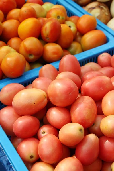 Tomates frescos para cocinar en comida callejera — Foto de Stock