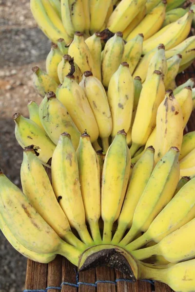 La banana matura è deliziosa al cibo di strada — Foto Stock