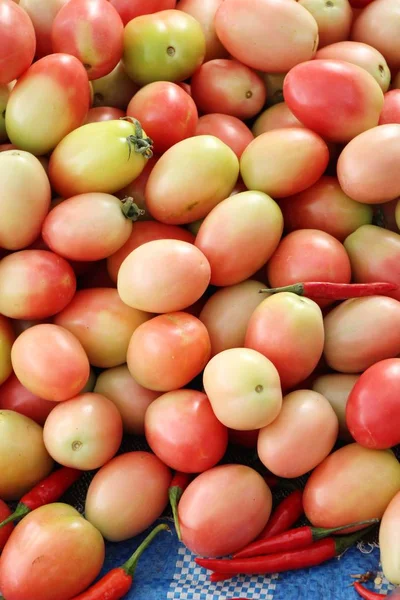 Frische Tomaten zum Kochen im Streetfood — Stockfoto