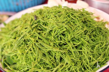 Akasya pennata sokak gıda yemek pişirmek için