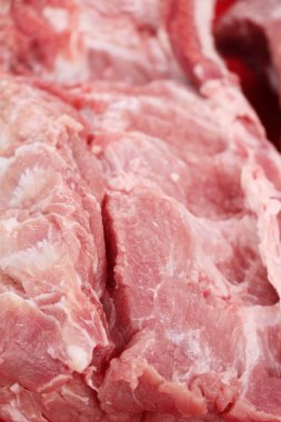 Sokak gıda yemek pişirmek için çiğ domuz eti