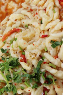 Baharatlı tavuk salatası sokak gıda lezzetli 