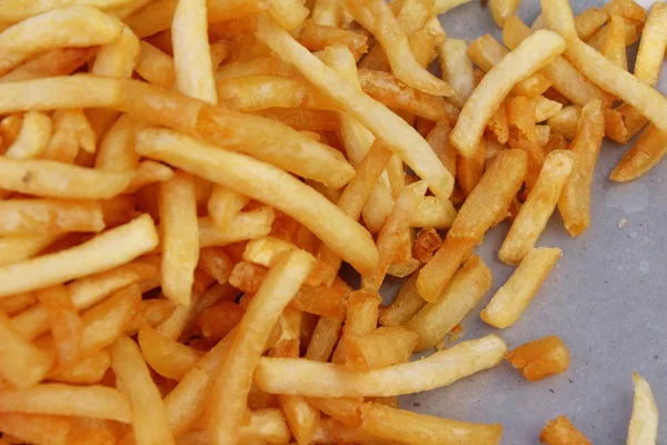 Batatas fritas é delicioso em comida de rua — Fotografia de Stock