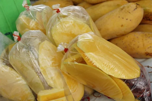Mangofrüchte sind köstlich beim Streetfood — Stockfoto
