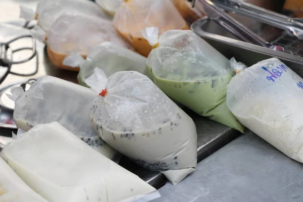 Sojabohnenmilch schmeckt auf dem Markt — Stockfoto