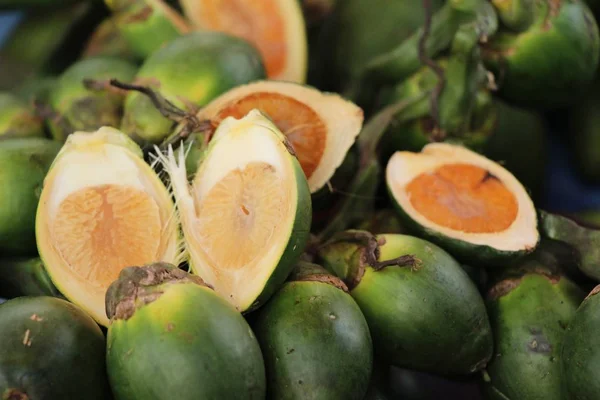 Betel palmera con la naturaleza en la comida callejera Imagen de archivo