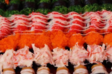 Karışık rulo suşi set lezzetli, Japon gıda