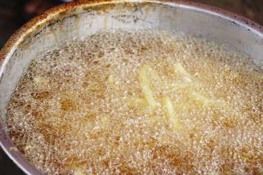 Kızartma tavada lezzetli yapıyor