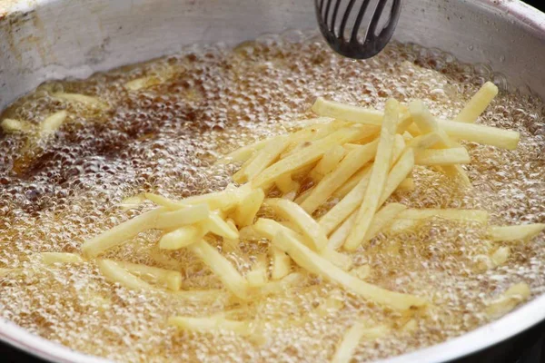 Making french fries is delicious in pan