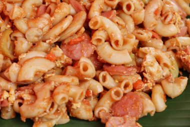 Spagetti sokak gıda lezzetli domuz eti ile