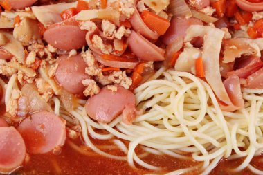 Spagetti sokak gıda lezzetli domuz eti ile