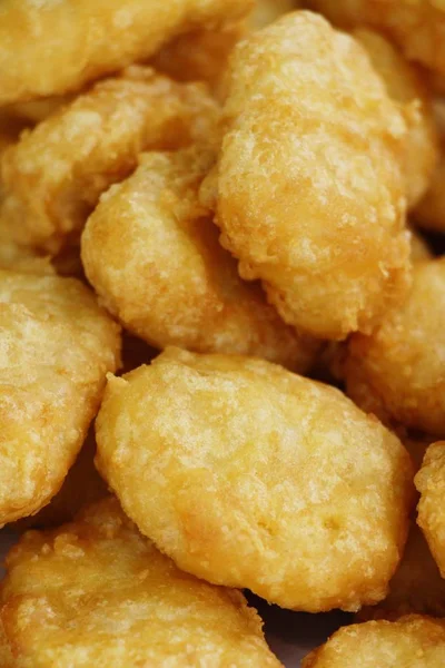 Nugget ayam goreng lezat di makanan jalanan Stok Lukisan  