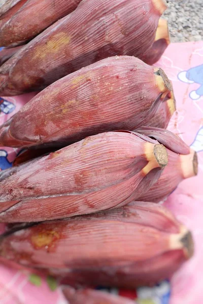 Bananenblüte zum Kochen beim Streetfood — Stockfoto