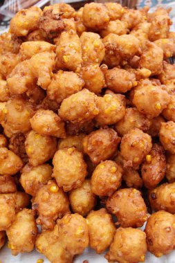 Fried Mısır kek sokak gıda lezzetlidir