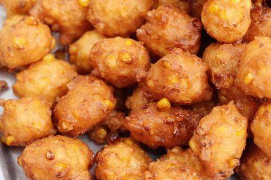 Fried Mısır kek sokak gıda lezzetlidir