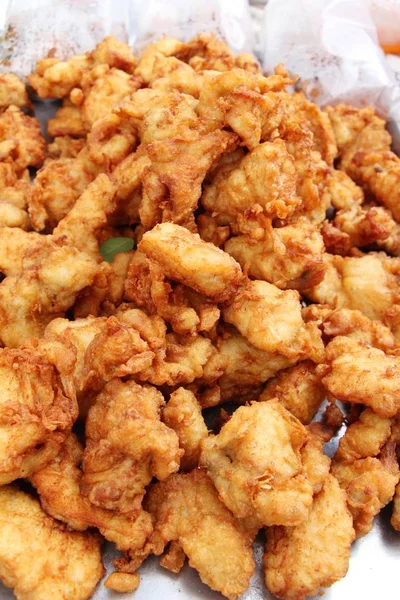 Fried chicken is delicious in street food — Stock Photo, Image