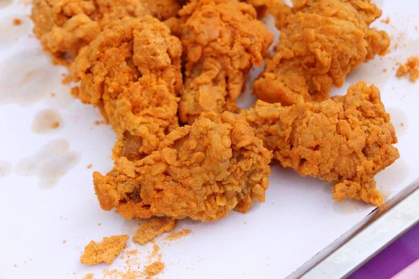Fried chicken is delicious in street food — Stock Photo, Image