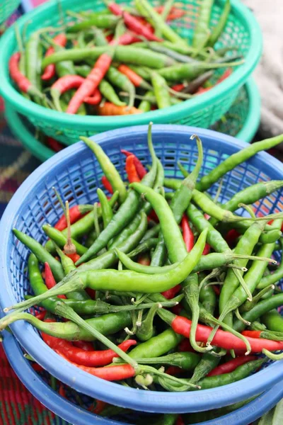 Čerstvé chilli pro vaření na pouliční stánky s jídlem — Stock fotografie