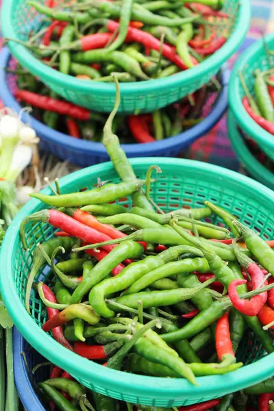 Pimenta fresca para cozinhar em comida de rua — Fotografia de Stock