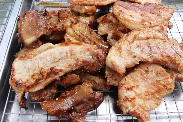 Roasted pork is delicious at street food — Stock Photo, Image