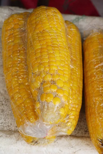 Bollore di mais è delizioso al cibo di strada — Foto Stock