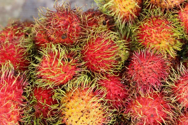 Frutas doces rambutan delicioso no mercado — Fotografia de Stock