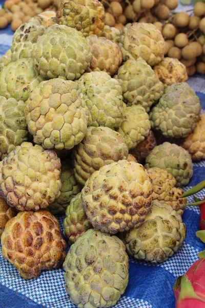 Sugar apple is delicious at street food — Stock Photo, Image