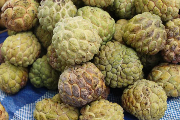 Sugar apple is heerlijk op straat eten — Stockfoto