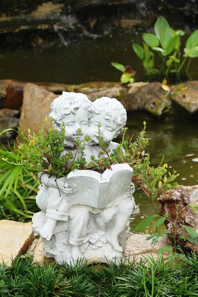 Decorative statue is beauty in the garden — Stock Photo, Image